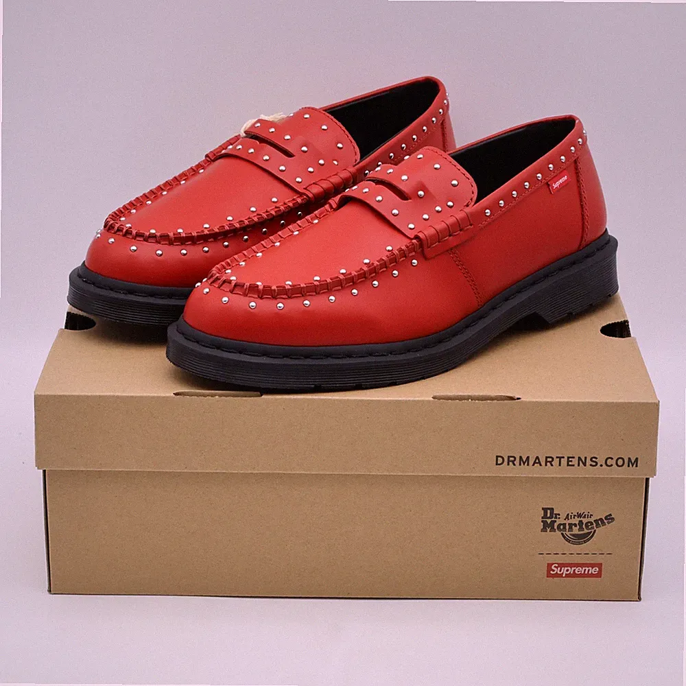 41873600 Supreme × Dr. Martens Studded Penton Loafer Red 25SS Week 13 (Herren)