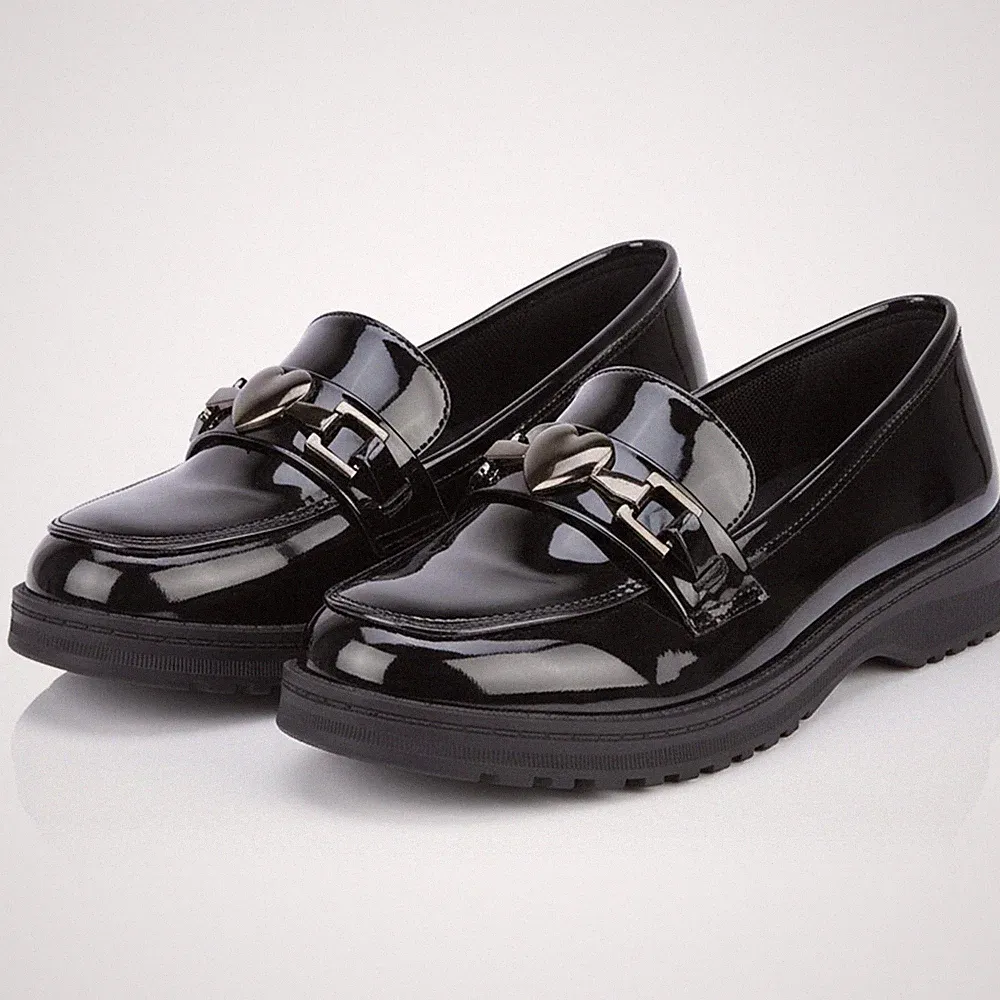 A2Z 4 Kids Mädchen Schwarze Lack Loafer Mit Herzbesatz Für Schule