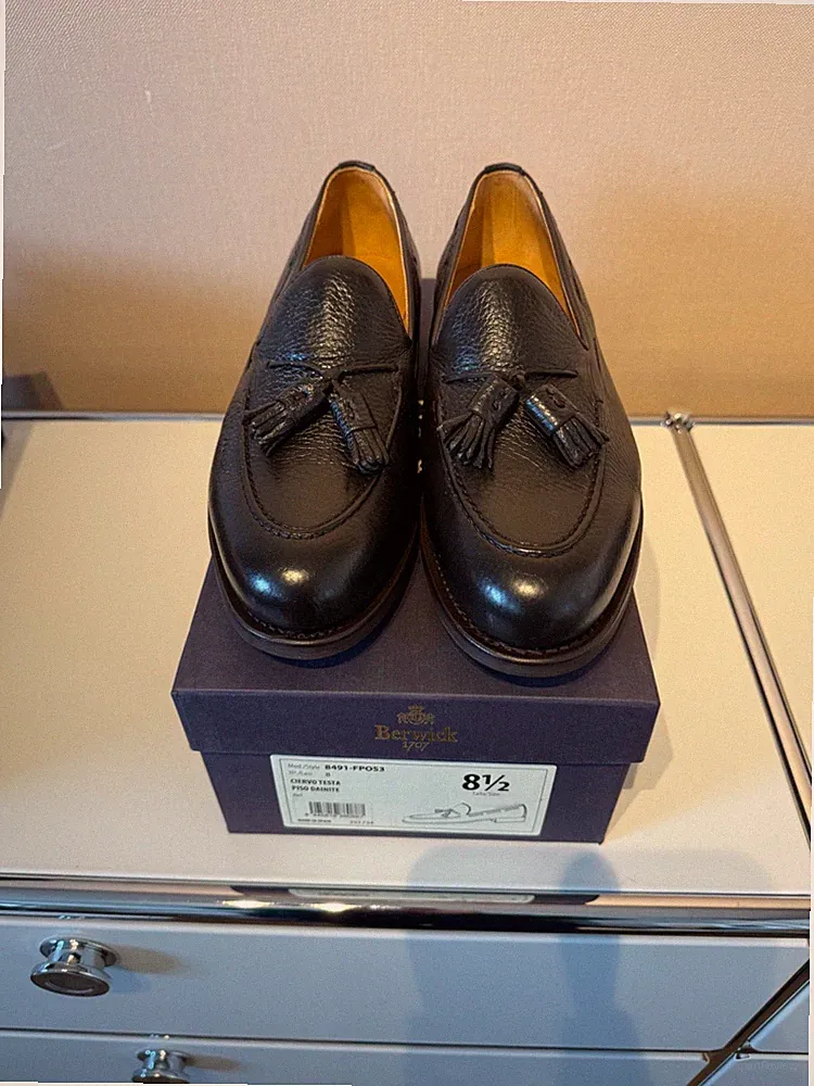 Berwick Tassel Loafer 42.5 / 8.5 NEW