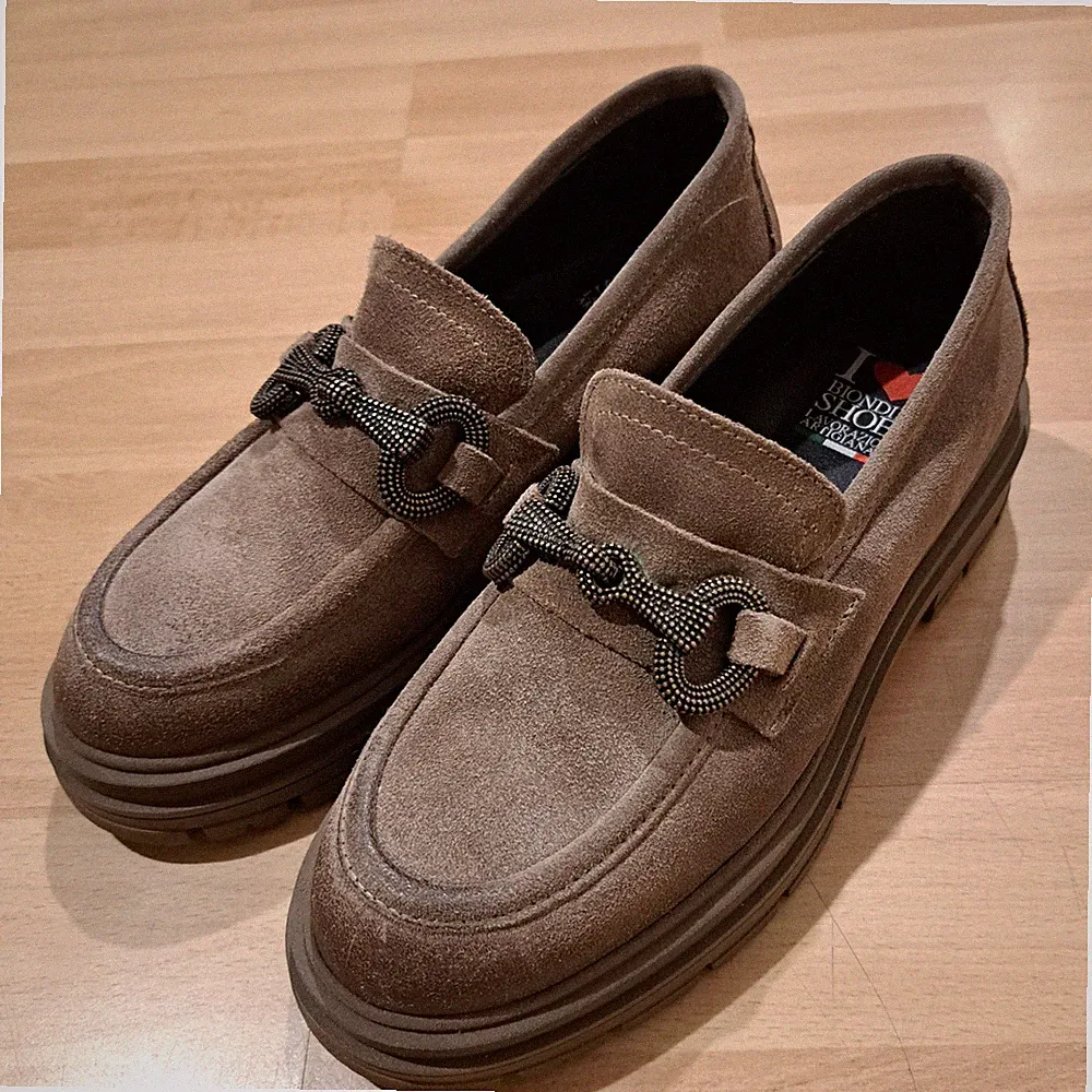 37 Wildleder-Loafer