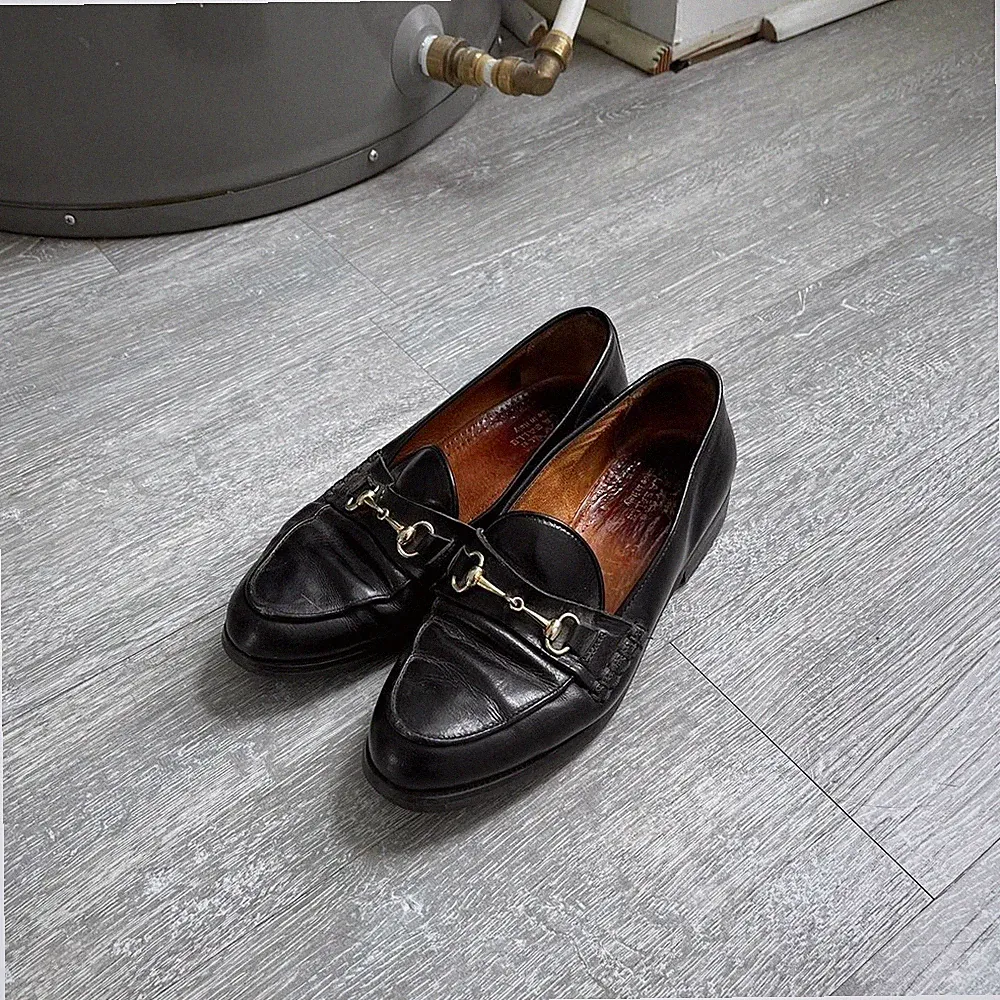 Black / Gold Toned Vintage “Ex La Salle” Leather Preppy Slip-On Loafers / Shoes