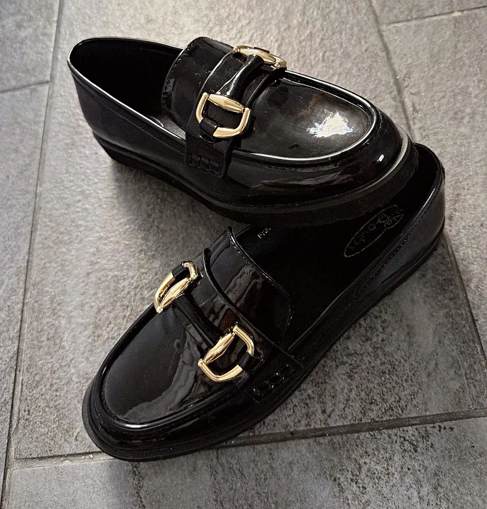 Boub Damen Slipper Loafer Lackleder Schwarz mit goldener Schnalle EU 39
