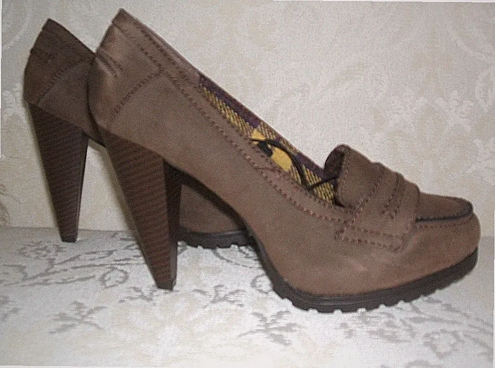 Brandneu ohne Karton Primark Größe 6 oder 8 MITTELBRAUN KUNSTWILDLEDER MITTELHOHER ABSATZ HALBSCHUHE PUMPS SCHUHE