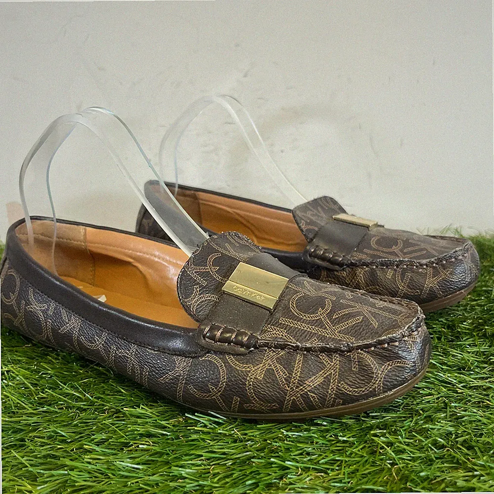 Calvin Klein Ballerinas Größe 8,5 Damen braun Monogramm Lisa Outdoor bequeme Halbschuhe