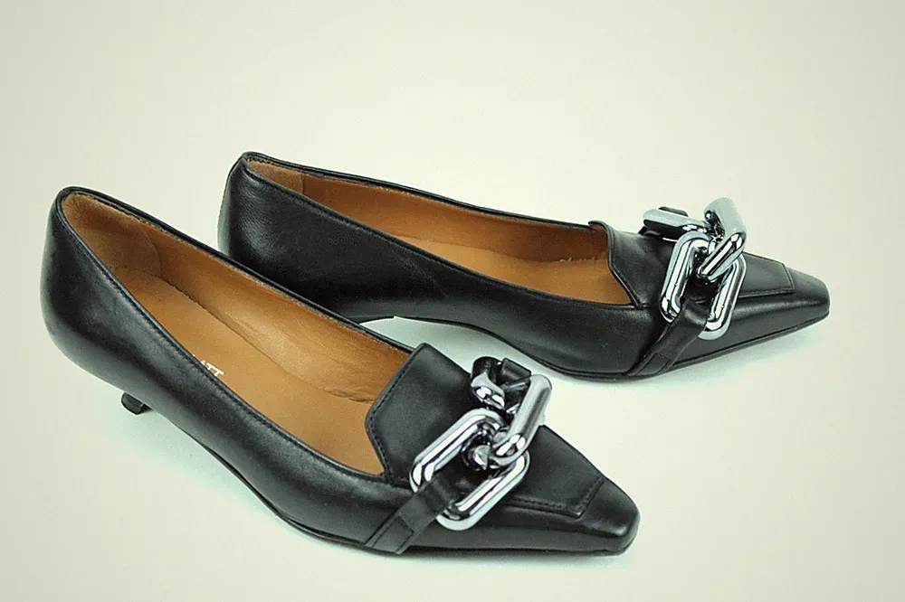 Carrie Latt Damen Pumps Loafer Leder schwarz Gr. 36,5 Kettendetail spitz FS206