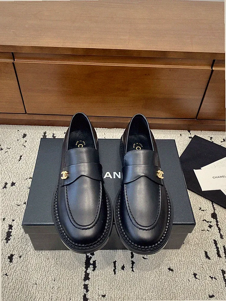 CHANEL Damen Schwarz Loafer aus Leder – Gr. 38 – Neu