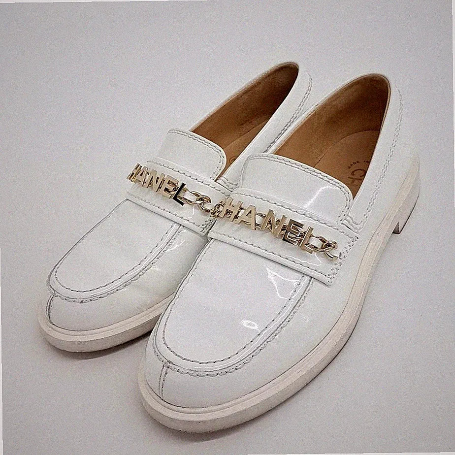 CHANEL Lack Leder Loafer 6870974