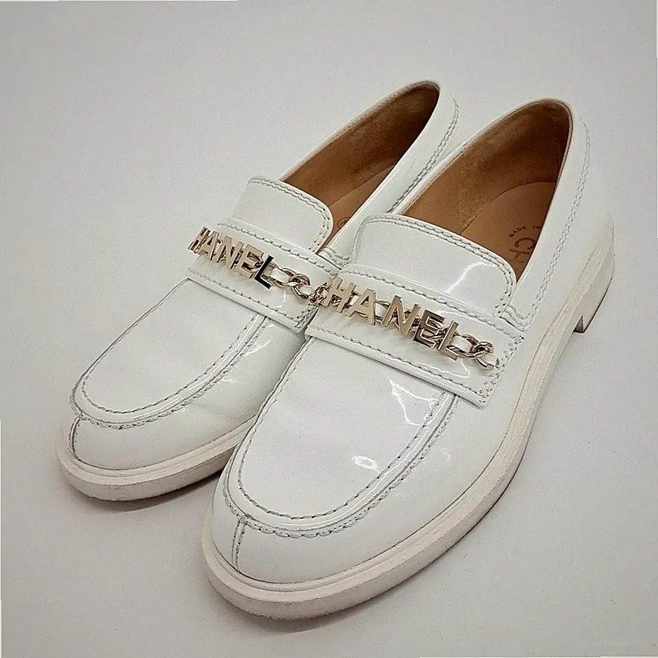 CHANEL Lack Leder Loafer 6870974 [U]