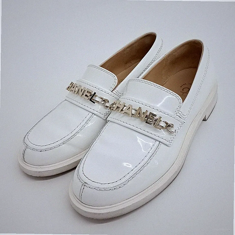 CHANEL Lack Leder Loafer 6870974 [U]