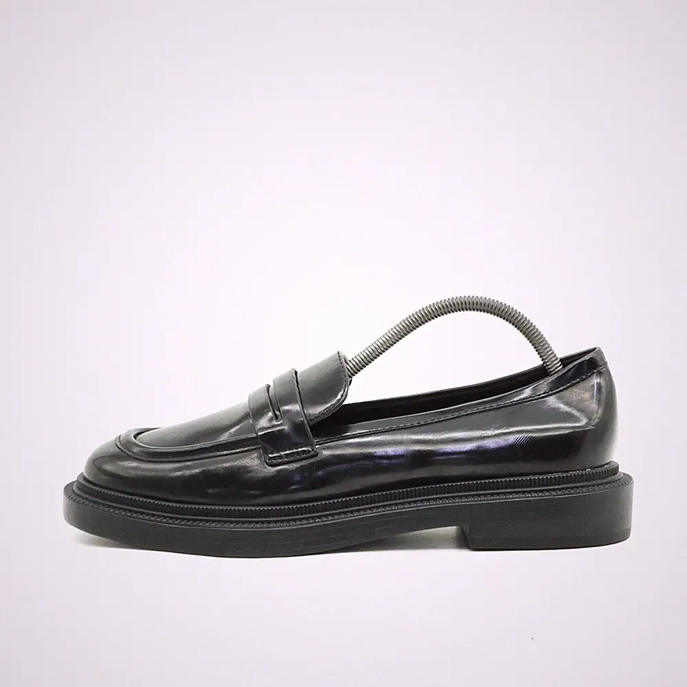 Charles & Keith Damen Loafer EU 39 Penny Schwarz Kollektion
