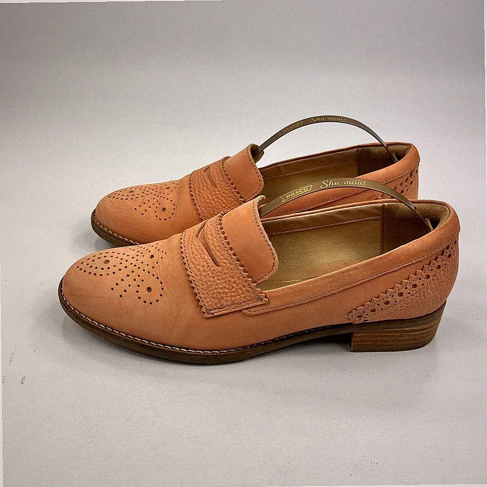 Clarks Damen rosa Leder Ballerinas UK 4,5 pfirsichfarben Brogue Slipper Halbschuhe gepolstert