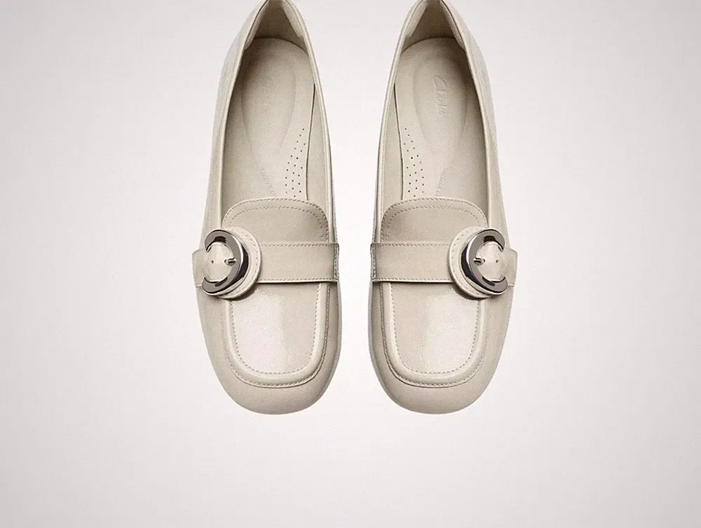 Clarks Damenschuhe Daiss 30 Trim elfenbeinfarben Lackleder
