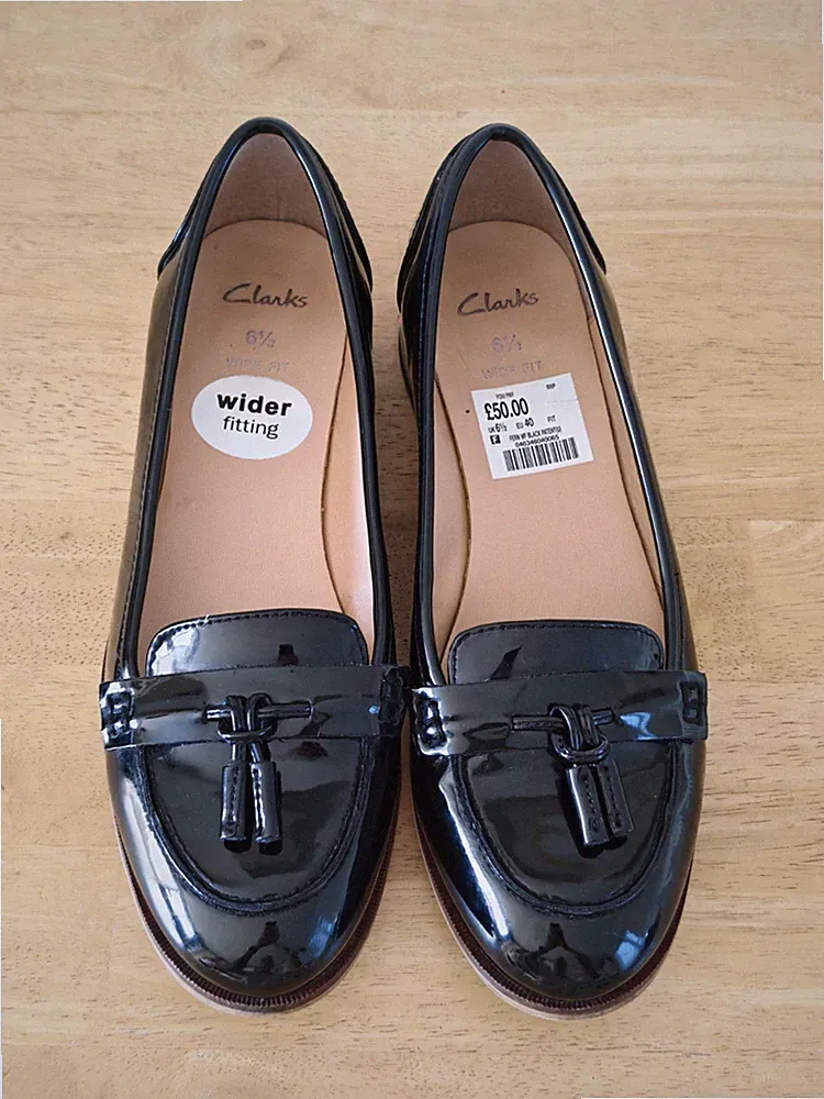 Clarks Fern schwarze Lack-Loafer mit Quasten UK 6,5 weite Passform