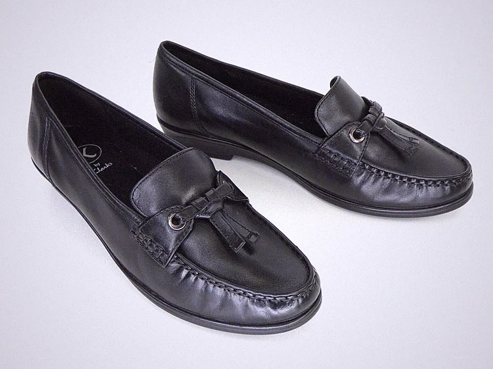 Clarks Halbschuhe Schuhe schwarz Leder Slipper Quasten klassisch elegant Gr. UK 5,5