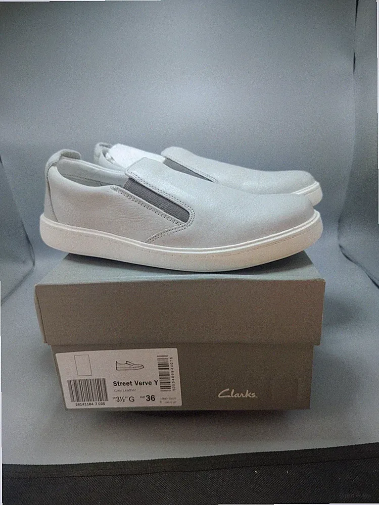 Clarks Street Verve Slipper Grau Leder Schuhe Kinder Halbschuhe Jungen & Mädchen UK 3,5G