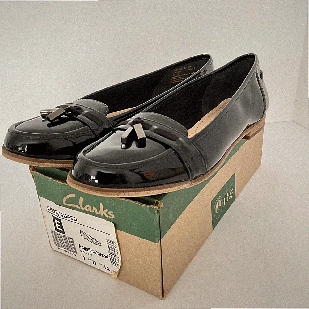 Clarks Tassel Loafer Schwarz Lack Halbschuhe Größe UK 7 EU41 Low Heel Schule College