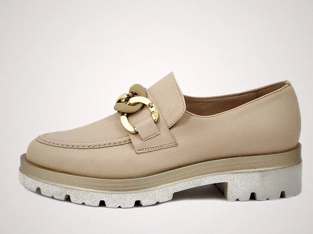 Damen Halbschuhe aus weichem Leder beige mit Kette niedriger Absatz Made in Italy