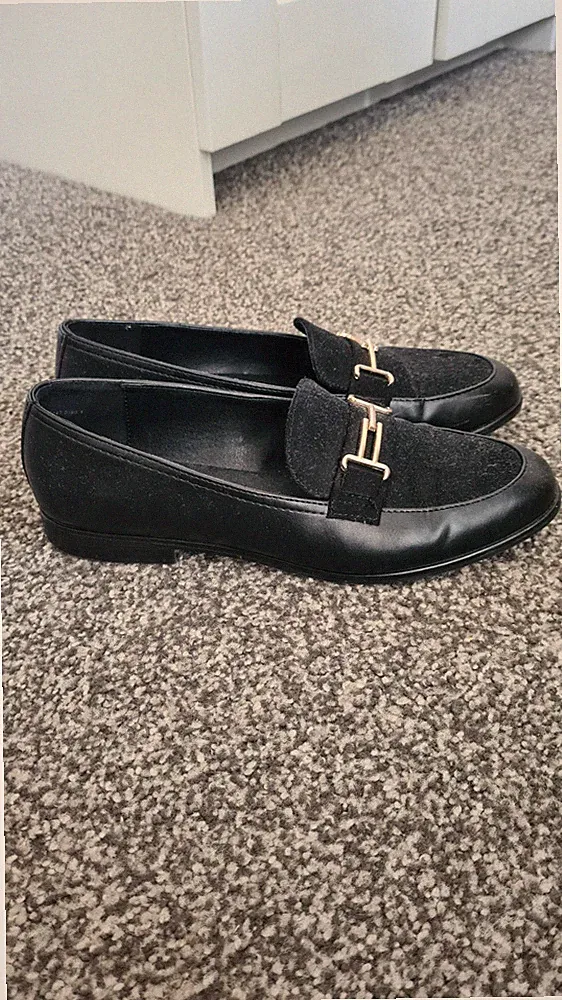 Damen Loafer 38 Schwarz mit Goldfarbenem Ketten-Detail Top Zustand