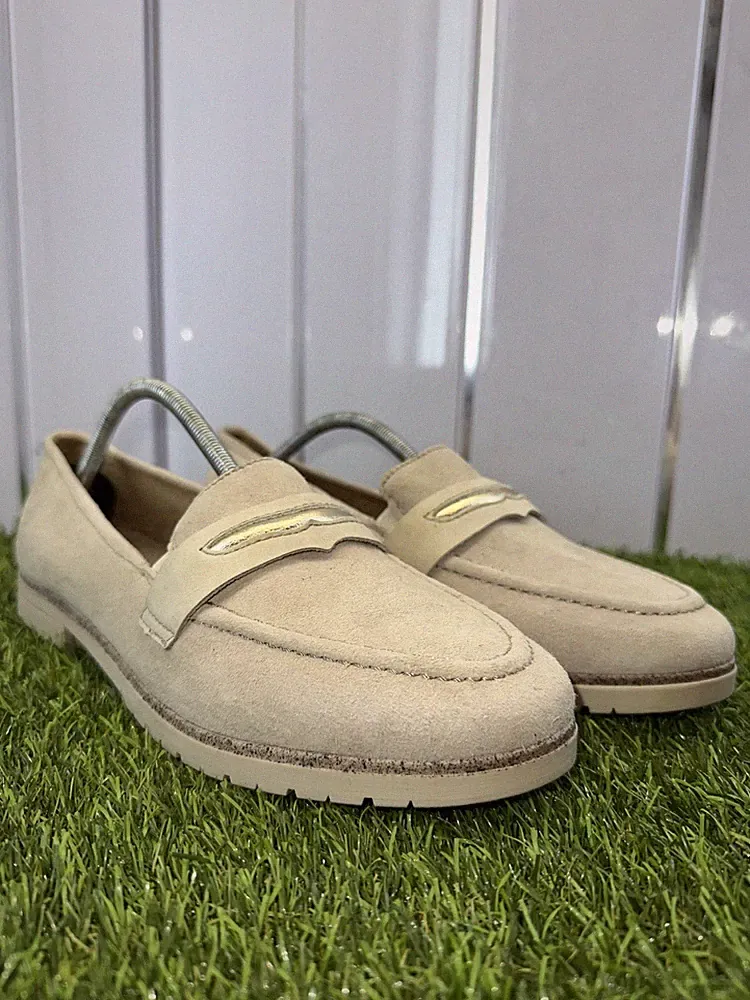 Damen Rieker beige Wildleder Leder Halbschuhe Größe 6,5, mit goldenen Details, schön