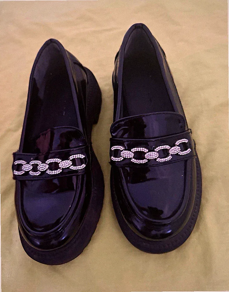 Damen Slipper Loafer Schwarz Lackoptik Kunstleder Plateau Kette Strass EU 33