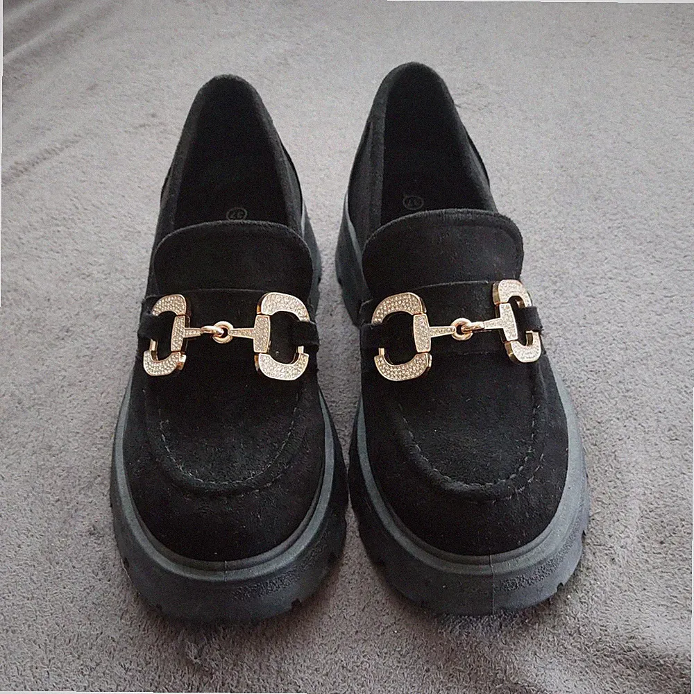 Damen Slipper Loafer Wildleder schwarz mit goldfarbener Schnalle Slip-On EU 37