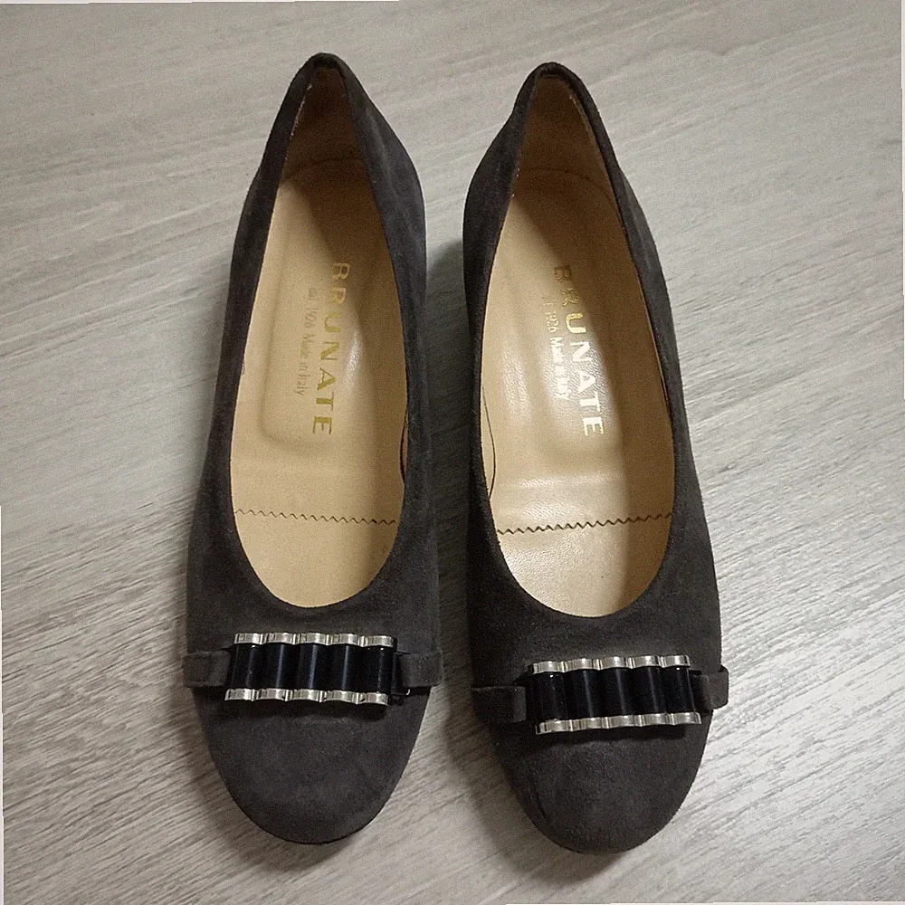 Damenloafer Pumps Schuhe Brunate Veloursleder Taupe grau/braun flach Gr: 36,5