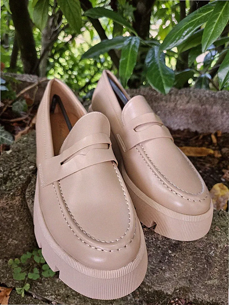 Derber Kunstleder Loafer in Beige