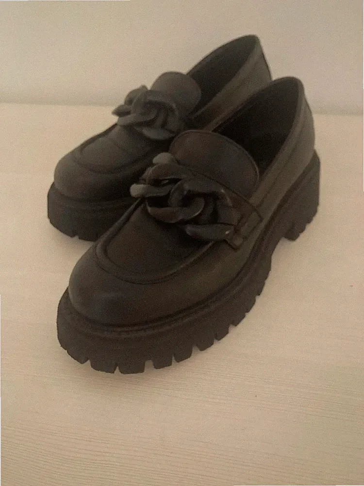 Di Nuovo Loafer mit Chunky-Sohle & Kettendetail, Gr. 38
