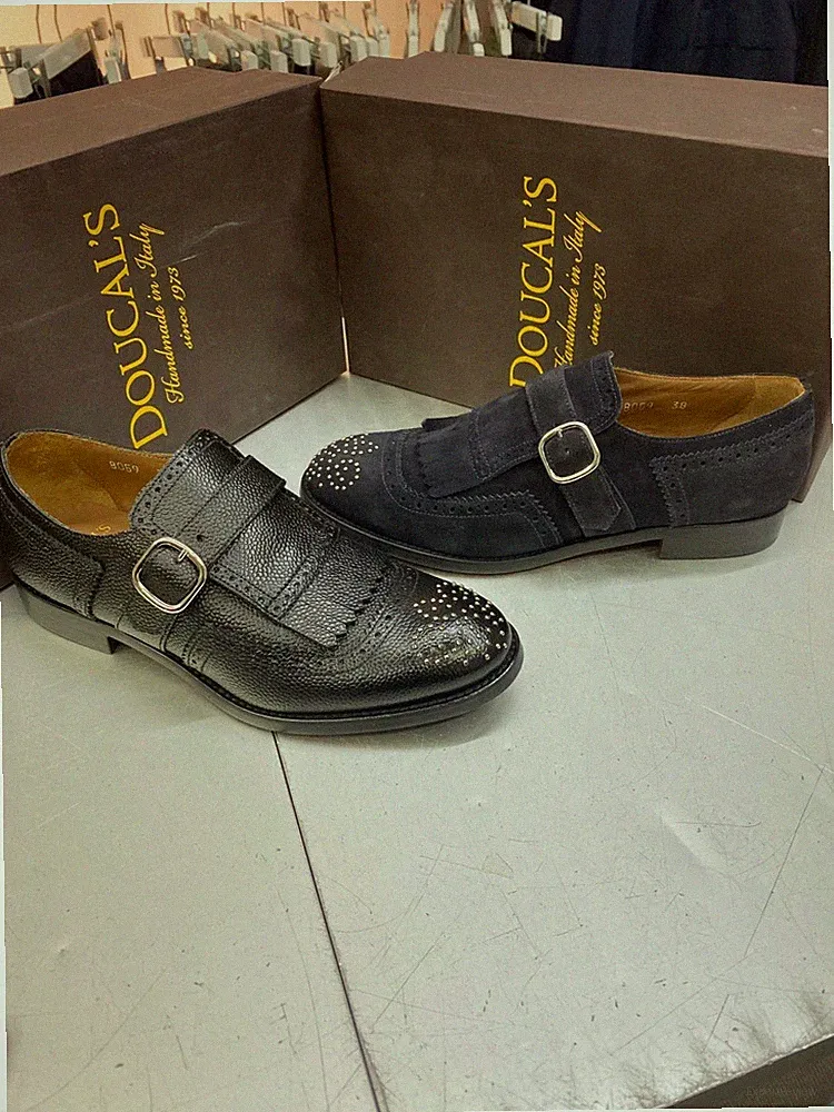 Doucal's Shanghai Damen Halbschuh aus schwarzem gehämmertem Leder oder blauem Wildleder