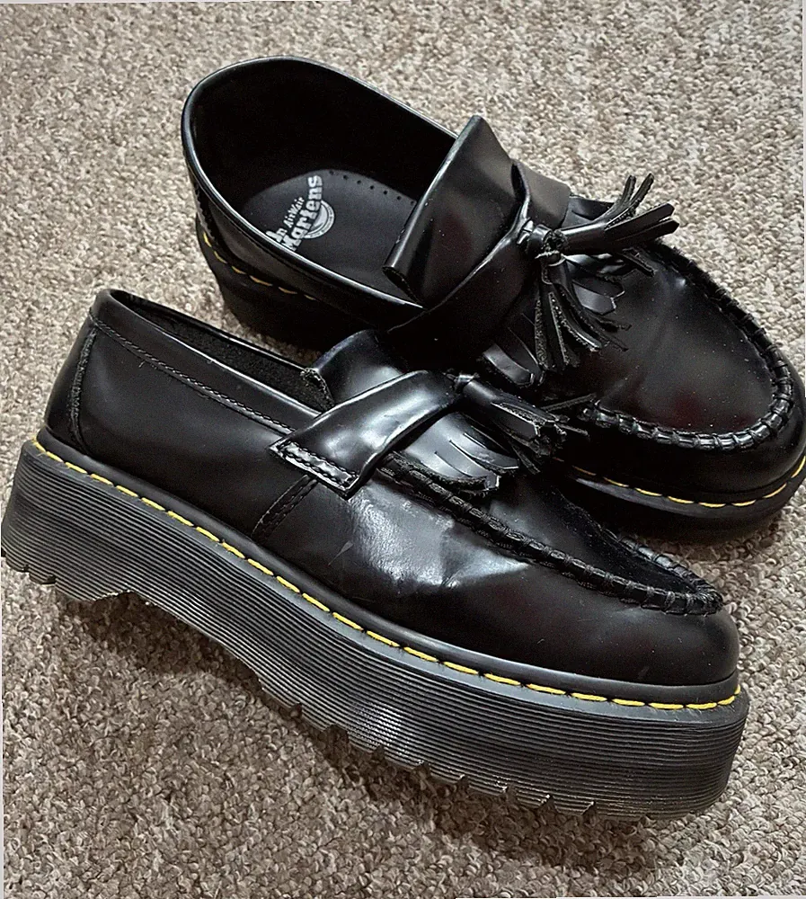Dr. Martens Adrian Quad schwarze Leder-Loafer mit Quasten Plateauschuhe UK 8 sehr guter Zustand Uni