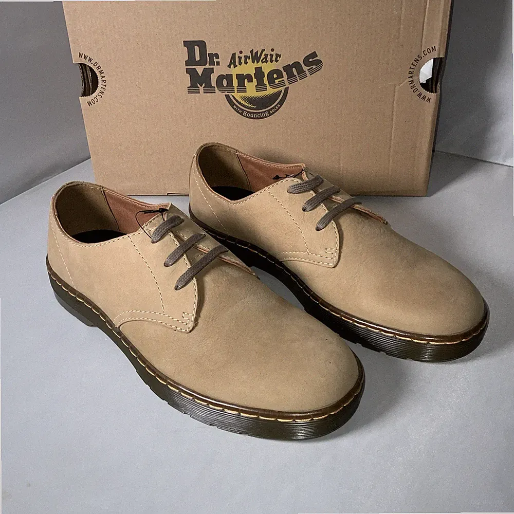 Dr. Martens Coronado hellbraune Wildleder Herrenschuhe Größe UK 8 neu im Karton