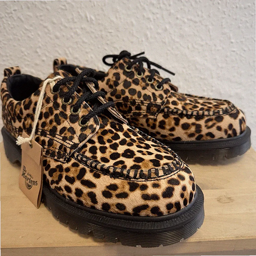 Dr Martens Leopardenmuster Halbschuh Creeper Schuh Lowell 8
