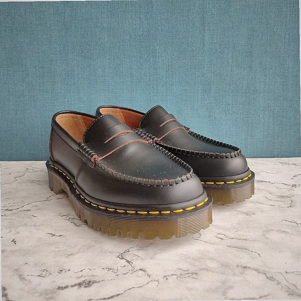 Dr Martens Penton Bex gelbe Nähte Halbschuhe. UK Größe 4. Schwarzes Quilon Leder