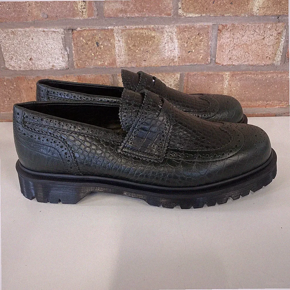 Dr. Martens Penton Brogue geprägte Leder-Halbschuhe UK-Größe 8 waldgrün