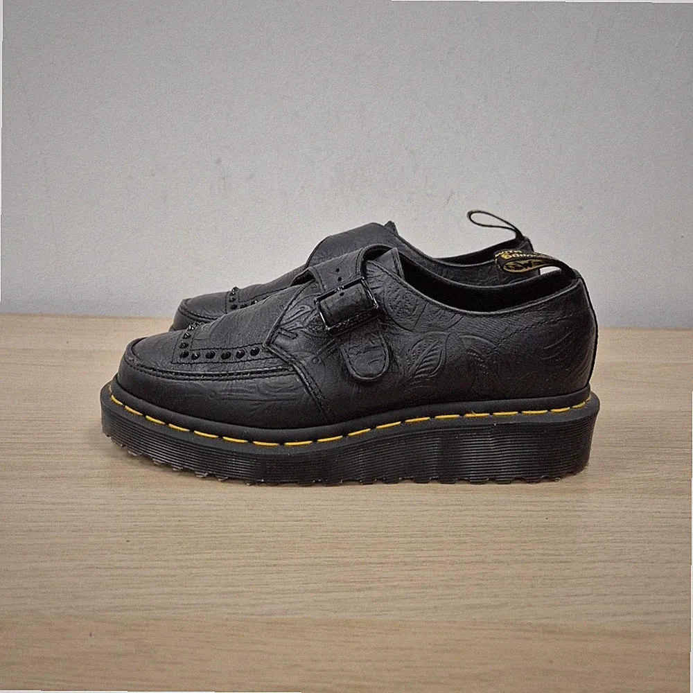 Dr. Martens Ramsey schwarz Leder Creepers Blumen geprägt Nieten klobige Schuhe Uk 4