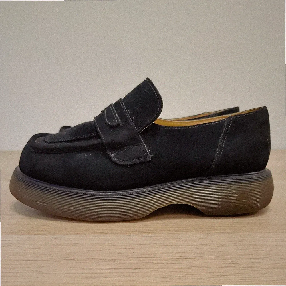 Dr Martens Vintage 8493 schwarz Wildleder klobig Plateau Halbschuhe Schuhe England Uk 9