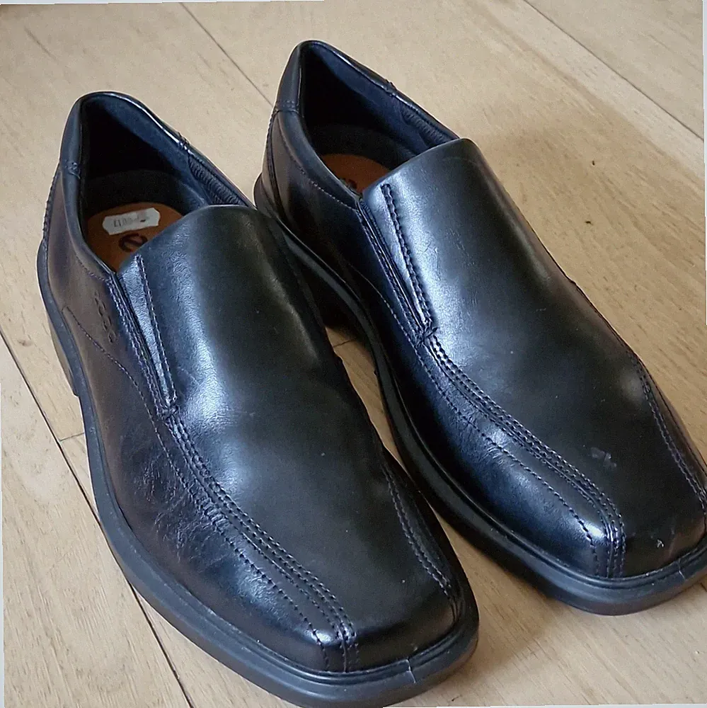 ECCO schwarze Leder Slipper Halbschuhe Größe EU 42 UK 8 Top Zustand