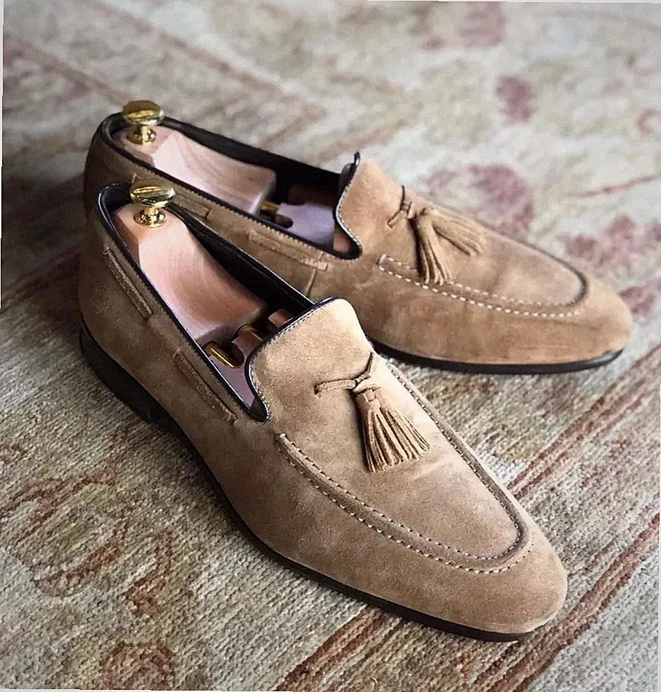 Elegante handgefertigte Herren-Halbschuhe mit Tassel Beige Wildleder Slipper formell elegant