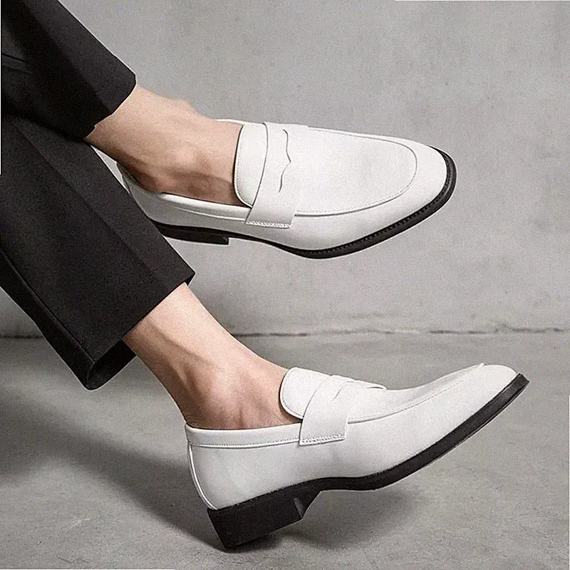 Elegante Weiße Schwarze Penny Loafer Slip On Mocassins für Herren aus Kunstleder
