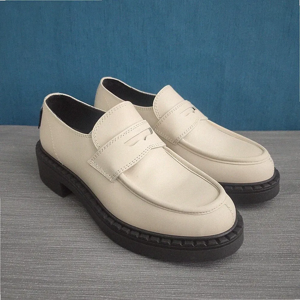 G. H. Bass & Co Albany II Saddle Loafers. Elfenbein Leder. UK Größe 4