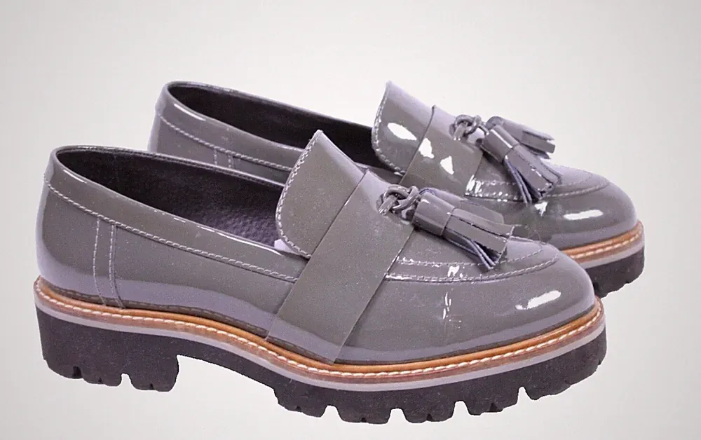 Gadea Loafer Slipper Lack Leder grau Gr. 36 Profilsohle Quasten Damen SH533