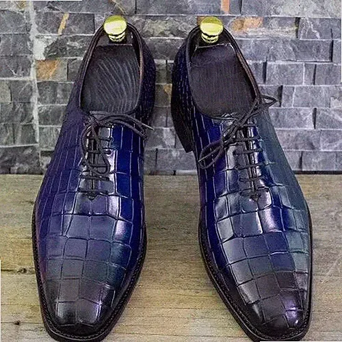 Gekleidete Oxford-Schnürschuhe aus strukturiertem blauem Alligatorleder, Made to