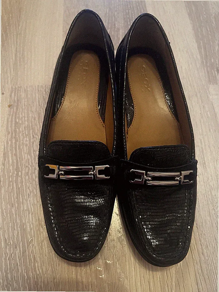Geox Damen Slipper Loafer Leder Schwarz Metall-Schnalle Slip-On flach Gr. 37