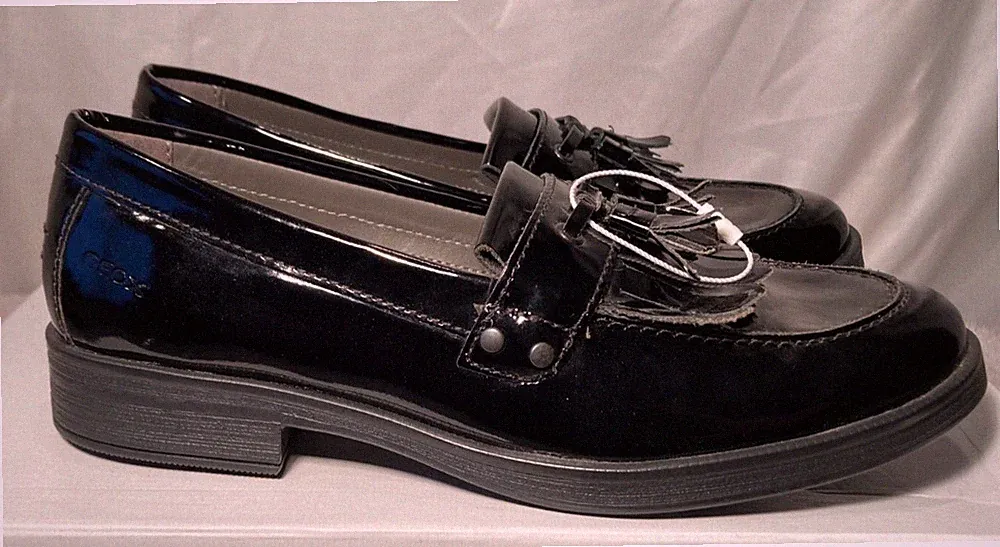 Geox Mädchen Agata schwarz Lack Kunstleder Slipper Quaste Schuh UK 3 / 36