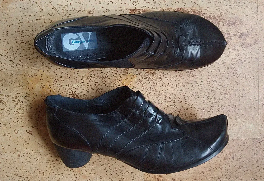 Giorgio Venuti Gr 42 fast NEU nur 1x getragen * schwarz * Leder * Loafer