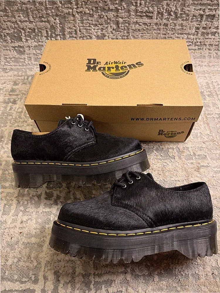 Größe 7 - Dr Martens 1461 Quad Black Hair On