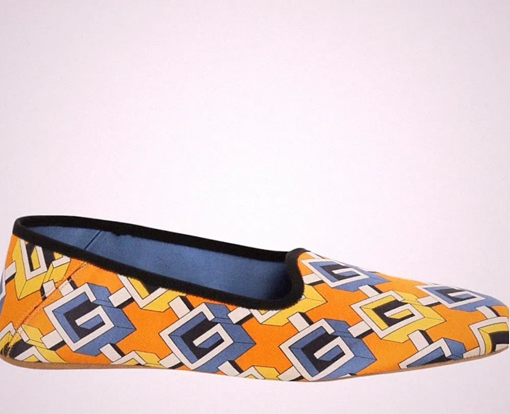 GUCCI GEOMETRIC G PRINT SATIN VOYAGE SLIPPERS HAUSSCHUHE HERREN 66286820T107590