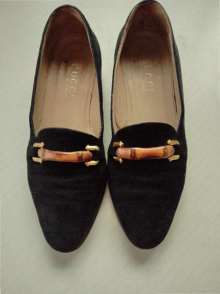 GUCCI schwarze Wildleder-Loafer mit Bambus-Akzent Damengröße 35,5 (US 5,5-6)...