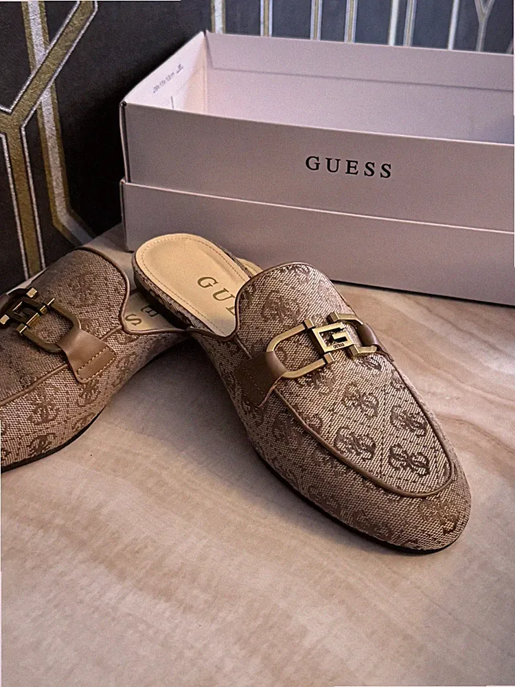 Guess Bommiya 4g logo loafers Size 7