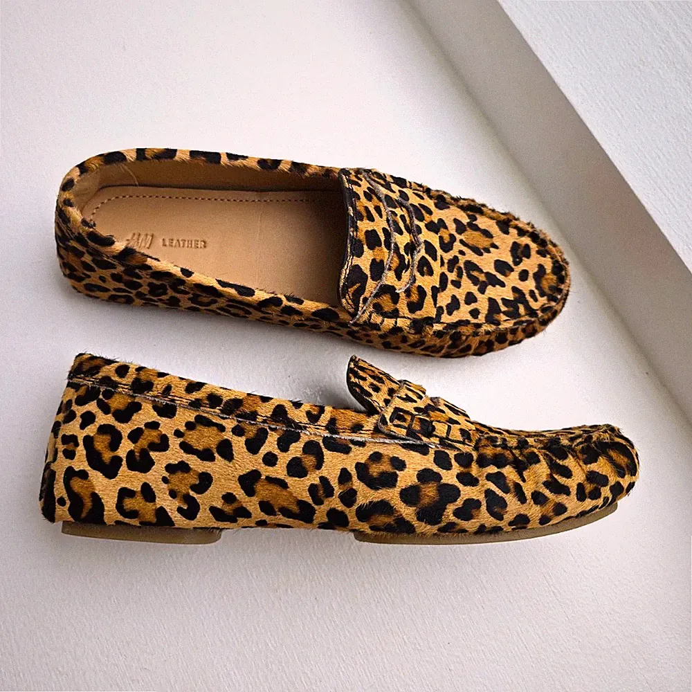 H&M Damen Slipper Loafer Leder Leo-Tierdruck Slip-On EU 36 Beige/Schwarz